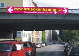 Spannbandwerbung bzw Brückenwerbung für Mikes Morgenshow