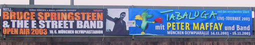 Spannbandwerbung bzw Brückenwerbung Konzertveranstaltung